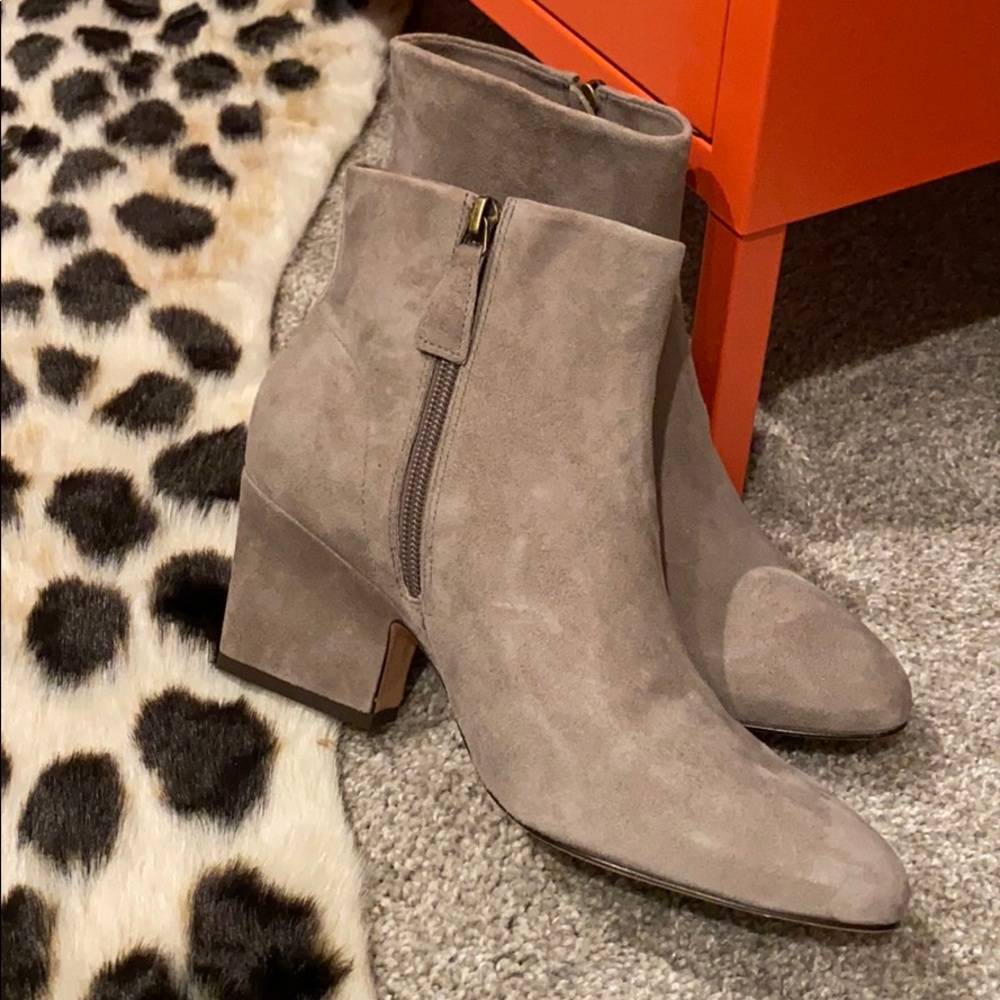 Johnston and Murphy gray suede ankle boot